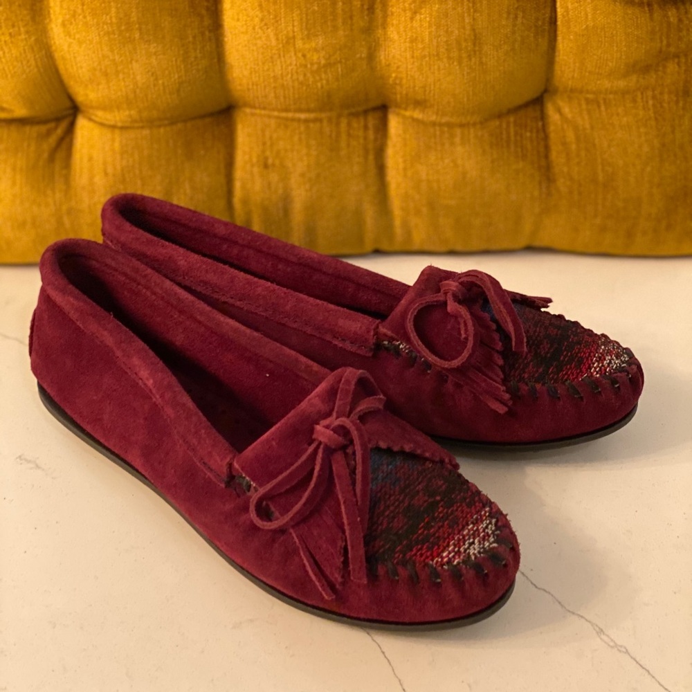 Minnetonka Cordova Kilty Burgundy Moccasin